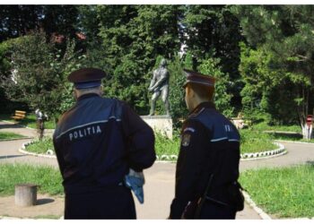 Polițiștii suceveni au străbătut ieri municipiul reședință de județ pentru a preveni și a combate bătăile din oraș. Aceștia au încheiat acțiunea aplicând amenzi în valoare de doar 2.030 de lei