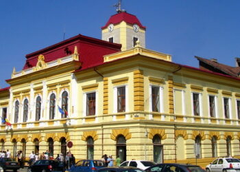 Primăria Gura Humorului plătește peste 200.000 de euro pentru întreținerea sistemului rutier pe strada Oborului