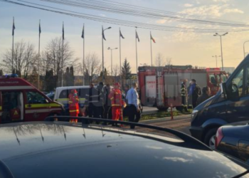 Un bărbat a ajuns la Secția de Psihiatrie Burdujeni după ce și-a turnat benzină pe el și a amenințat că își dă foc în fața unui cazino, vis-a-vis de Metro