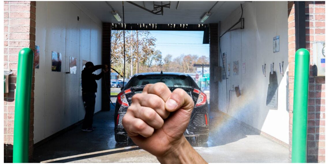 Patronul unei spălătorii de tip ”self wash” din Rădăuți l-a bătut pe un client