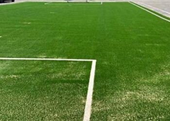 Primăria Todirești plătește circa 30.000 de euro pentru accesorizarea unui teren de fotbal cu gazon sintetic