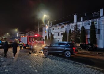Un polițist a provocat un accident rutier în apropierea sediului Poliției Vicovu de Sus