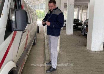 Un ucrainean de 24 de ani, cu permisul suspendat, a fost identificat la volanul unui microbuz în PTF Siret
