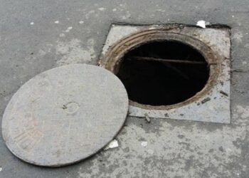 Un bărbat a căzut într-un canal din Dornești, după ce a ieșit de la serviciu și s-a îmbătat la un magazin