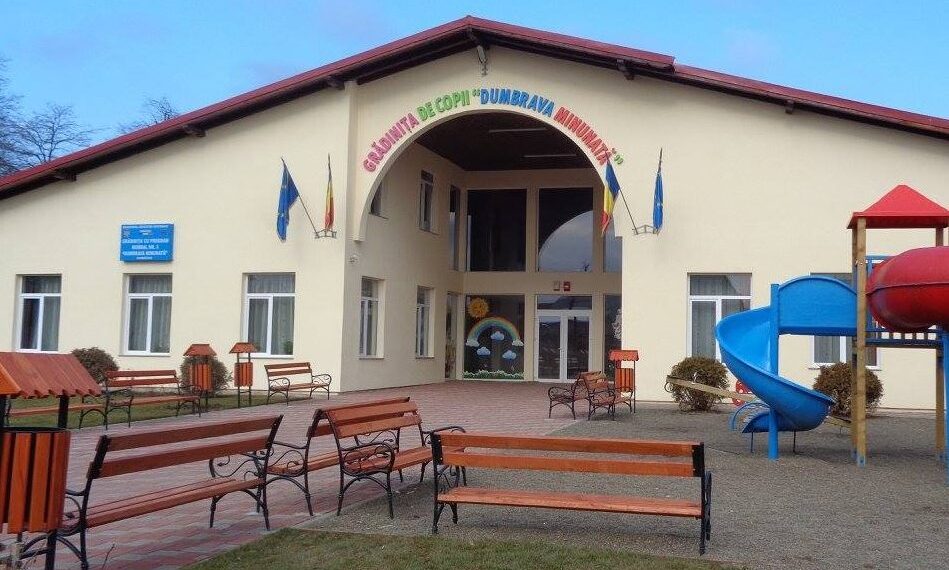 Primăria Dumbrăveni plătește aproape 15.000 de euro pentru servicii de pictură murală la Grădinița ”Dumbrava Minunată”