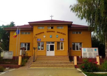 Primăria Dolhești plătește peste 35.000 de euro unei întreprinderi familiale pentru deszăpezirea a trei sate