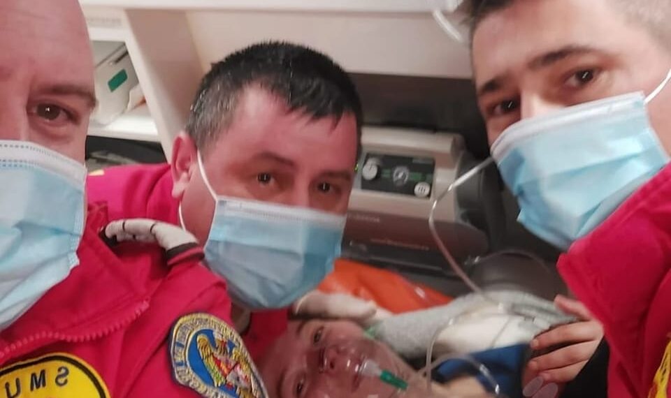 Naștere în ambulanța SMURD. O femeie din Dolhasca a născut în drum spre spital