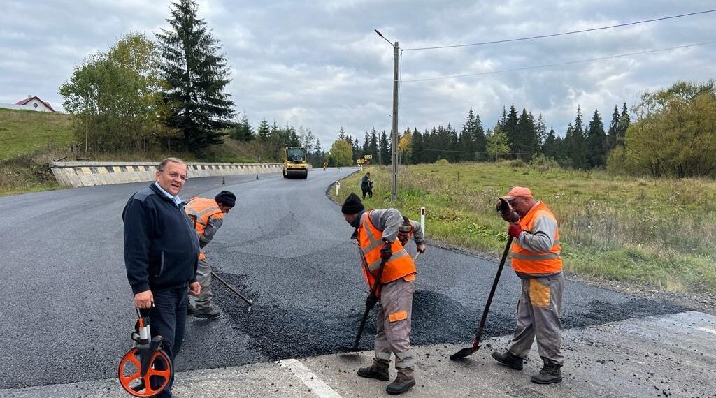 Ministerul Dezvoltării finanțează cu peste 63 de milioane de lei modernizarea mai multor drumuri din Suceava. Gheorghe Flutur: ”Închidem anul cu vești foarte bune”