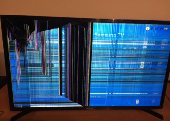Tărăboi într-o locuință din Câmpulung Moldovenesc, între un tată și un fiu. Cel din urmă și-a înjurat tatăl și i-a spart televizorul