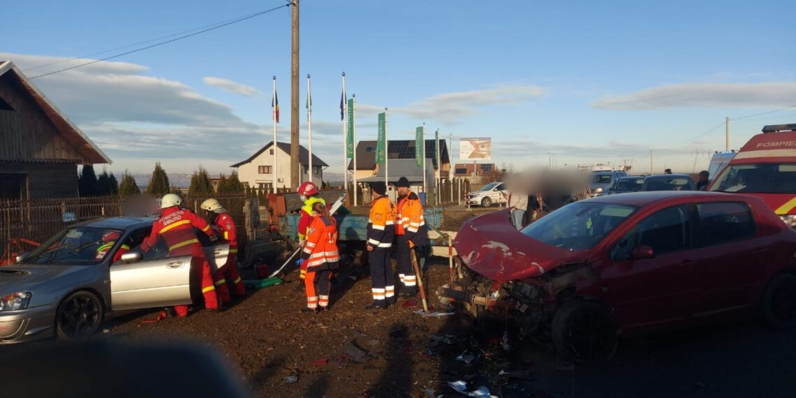 VIDEO Accident rutier între două autoturisme pe raza localității Cumpărătura. Două persoane au fost rănite, dintre care una a fost transportată la spital