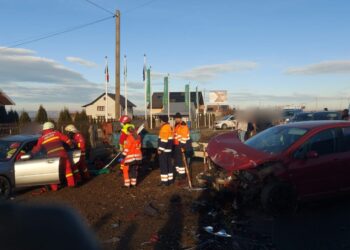 VIDEO Accident rutier între două autoturisme pe raza localității Cumpărătura. Două persoane au fost rănite, dintre care una a fost transportată la spital