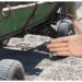 Un tânăr beat din Dolhasca, căruia nu-i mai ajungea drumul, l-a luat la palme pe un căruțaș