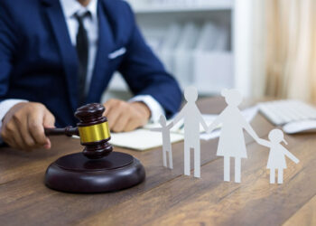 Șase luni de închisoare cu suspendare pentru un tată care a refuzat să plătească pensie de întreținere pentru copiii săi. Suma restantă este de peste 11.000 de lire sterline