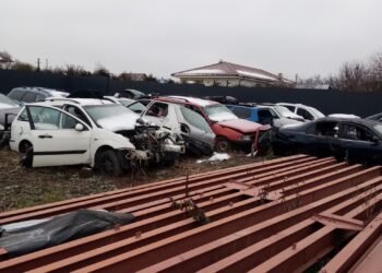 Garda de Mediu Suceava a aplicat o amendă de 40.000 de lei unei societăți din Moara, care dezmembra autovehicule fără autorizație de mediu