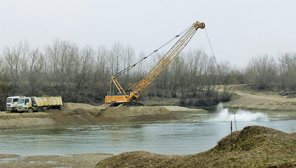 Polițiștii suceveni și inspectorii de la Apele Române au făcut câteva controale în domeniul agregatelor minerale, la scurt timp după publicarea unui material marca Recorder pe această temă