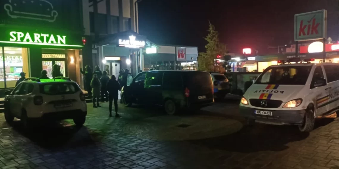 Polițiștii suceveni au efectuat o razie de amploare pe raza localității Vicovu de Sus. Au fost aplicate două amenzi unor agenți economici