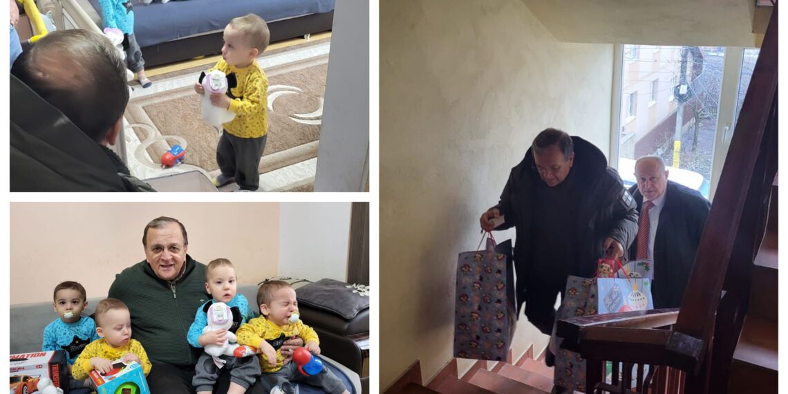 Ședință foto cu o familie de cvadrupleți, de Moș Nicolae. Președintele CJ Suceava și primarul din Șcheia au oferit cadouri și speranțe