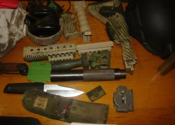 Trei indivizi au încercat să intre în România, prin Vama Siret, cu un microbuz încărcat cu TNT, muniție pentru pistolul mitralieră AK74 și morfină