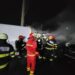 VIDEO Incendiu pe raza localității Șcheia. Patru autoutilitare au fost afectate de flăcări