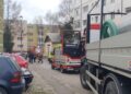 FOTO Incendiu izbucnit la subsolul unui bloc din cartierul George Enescu. Un bărbat intoxicat cu fum este transportat la spital