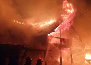 FOTO Incendiu la o gospodărie din Stulpicani, din cauza unui scurtcircuit