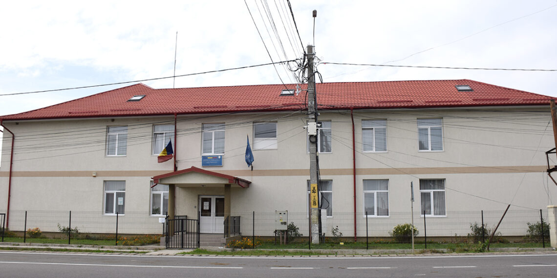 Primăria Păltinoasa plătește peste 100.000 de euro pentru ”lucrări de construcții de drumuri secundare”