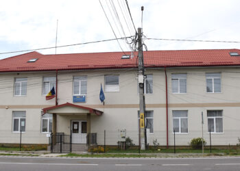Primăria Păltinoasa plătește peste 100.000 de euro pentru ”lucrări de construcții de drumuri secundare”