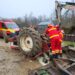 VIDEO Tractor răsturnat peste un tânăr de 23 de ani, în Burdujeni-Sat. Pompierii militari au salvat victima