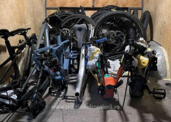 Șase biciclete în valoare de 150.000 de lei, furate din Elveția, descoperite într-un microbuz în PFT Siret