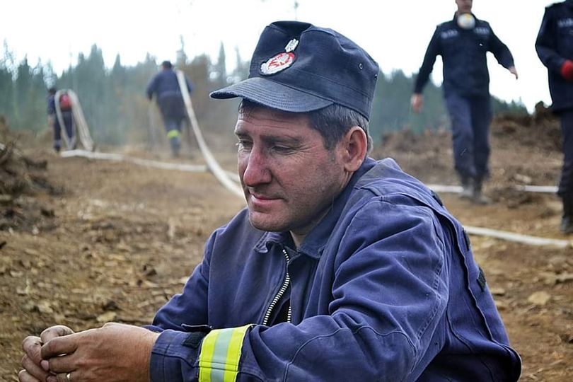AJUTĂ ȘI TU! Soția unuia dintre cei mai dedicați pompieri militari suceveni, profesoară la o școală din Plopeni, mamă a patru copii, este grav bolnavă. Aceasta are nevoie urgentă de tratament în străinătate