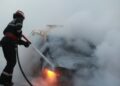 Un taxi s-a făcut scrum după ce a luat foc în mers, pe raza localității Sasca Nouă