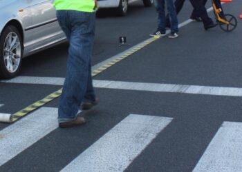 Un șofer a lovit doi pietoni care traversau regulamentar o stradă din Rădăuți