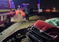 FOTO Un tânăr de 21 de ani și-a pierdut viața, după ce mașina în care se afla a ieșit în afara părții carosabile de pe strada 1 Mai din Rădăuți