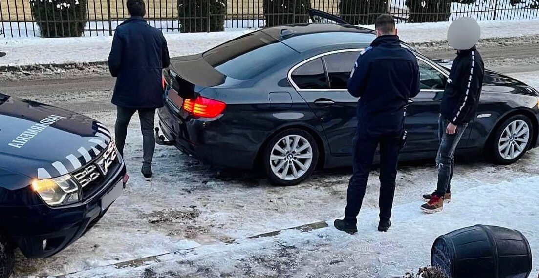 Persoană găsită lată pe carosabil, după ce a fost bătută cu o bâtă de un tânăr de 18 ani. Jandarmii l-au prins pe bătăuș la scurt timp