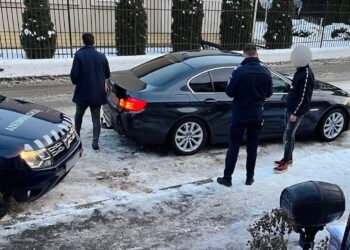 Persoană găsită lată pe carosabil, după ce a fost bătută cu o bâtă de un tânăr de 18 ani. Jandarmii l-au prins pe bătăuș la scurt timp