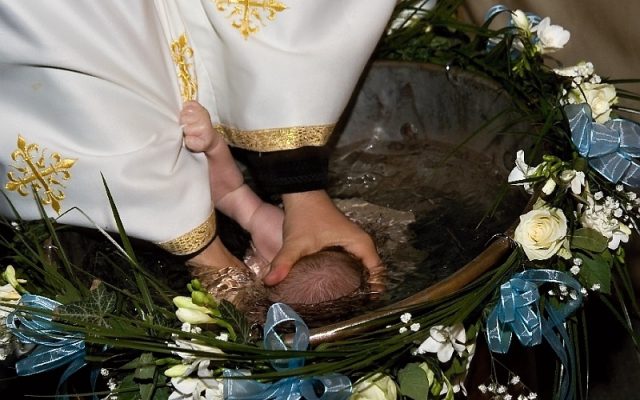Arhiepiscopia Sucevei și Rădăuților, după ce IML București a publicat raportul privind motivul decesului bebelușului din Suceava, care s-a stins din viață imediat după botez: ”O contestație a raportului este un demers firesc, pentru a avea o constantă a concluziilor”