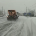 Drumarii acționează în permanență de drumurile din Suceava: ”Se acționează permanent cu 15 utilaje echipate cu lamă și răspânditor, fiind răspândite circa 150 tone material antiderapant”