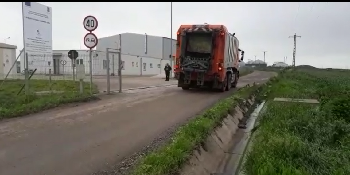 Un bărbat care muncea la groapa de gunoi din comuna Moara a murit după ce i s-a făcut rău în timpul programului de muncă