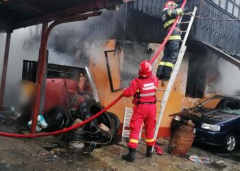 FOTO Incendiu izbucnit la o casă din Rădăuți. În locuință a fost găsit trupul neînsuflețit al unui bărbat