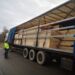 FOTO Polițiștii suceveni au aplicat amenzi de peste 21.000 de lei transportatorilor de lemne, în circa 8 ore. Peste 20 de metri cubi de material lemnos a fost confiscat