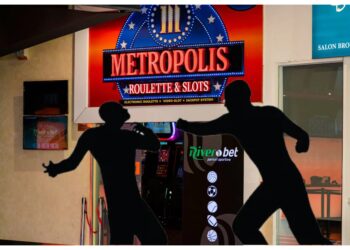 Un puștan de 17 ani l-a bătut pe administratorul sălii de jocuri de noroc ”Metropolis” din Iulius Mall Suceava pentru că nu a fost lăsat să joacă la păcănele