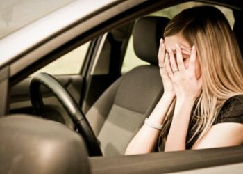 O minoră s-a luat la întrecere cu polițiștii pe raza comunei Grănicești. Oamenii legii au reușit blocarea autoturismului marca Mercedes Benz