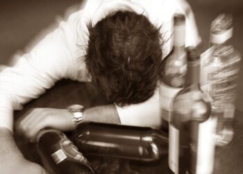 Un tânăr de 26 de ani a ajuns la spital în coma alcoolică de gradul III, după ce și-a sărbătorit ziua de naștere în prima zi din an. Sărbătoritul a petrecut cu familia