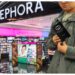 Un tânăr de la țară a dat de bucluc după ce a furat un parfum Gucci din magazinul Sephora din incinta Iulius Mall Suceava