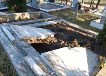 Mai multe morminte din cimitirul penticostal din Arbore au fost profanate. Polițiștii îi caută pe protagoniști