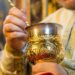 O persoană l-a întrebat pe ÎPS Calinic dacă trebuie să își scrie ambele prenume pe pomelnice și dacă trebuie să le spună pe ambele la Sfânta Împărtășanie: „Se folosește numele complet pecetluit în apa Sfântului Botez”