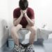 Un bărbat a fost prădat de 900 de lei, în timp ce-și făcea nevoile în toaleta unei biserici din centrul localității Câmpulung Moldovenesc