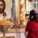 ÎPS Calinic, după ce a fost întrebat dacă femeile au voie să se închine la icoane și să ia anafură în perioada menstruației: ”Ce-ar însemna să ai mai mulți ani o astfel de suferință, să nu intri în biserică?”