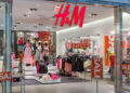 O femeie de 46 de ani s-a pricopsit cu un dosar penal după ce a furat lenjerii intime din magazinul H&M