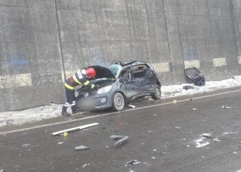 FOTO Grav accident rutier la ieșire din Câmpulung Moldovenesc spre Pojorâta, între un autotren și un autoturism